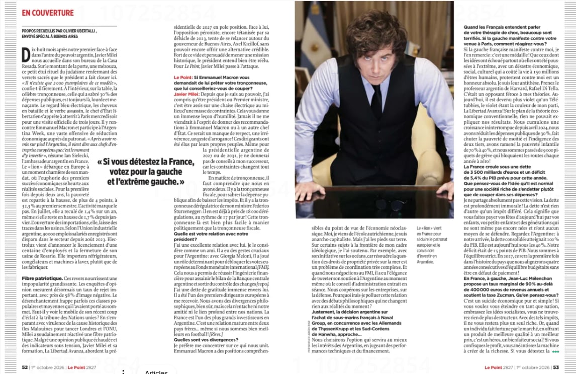 Un reportaje de la revista francesa Le Point presenta una entrevista con el presidente argentino Javier Milei junto a una fotografía del mandatario en su despacho.
