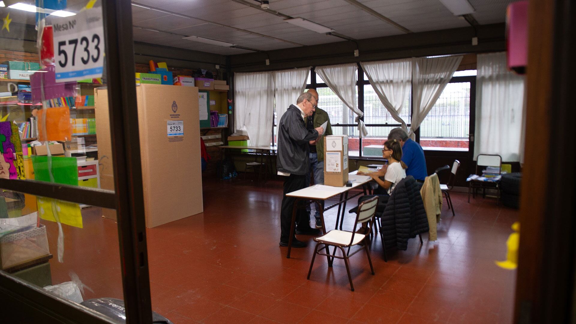 Justificar la inasistencia a las urnas es crucial para evitar sanciones posteriores al proceso electoral (Télam)