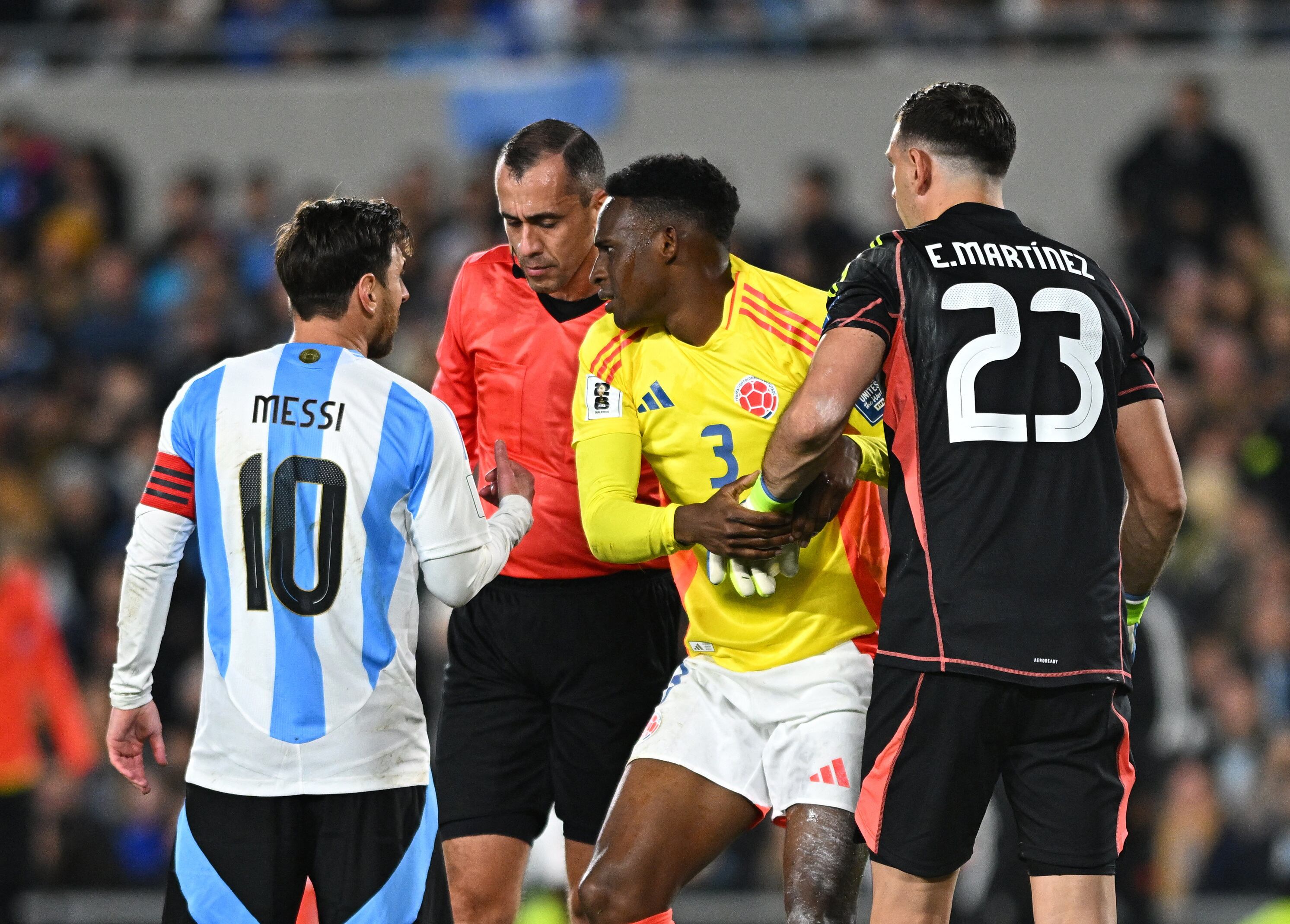El equipo colombiano apuesta por la experiencia y el temple de su defensor central, quien se ha convertido en un referente indiscutible para el esquema táctico del entrenador en la presente campaña - crédito Rodrigo Valle/Reuters