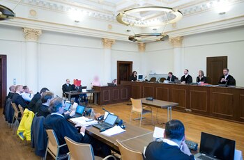 Dey está acusado de complicidad