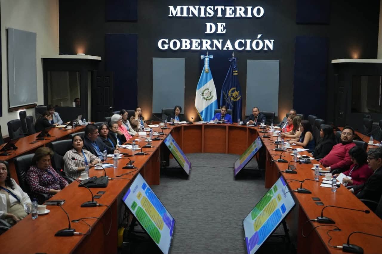 El mecanismo de búsqueda inmediata de mujeres desaparecidas incorporó a Mujeres Transformando el Mundo y Fundación Débora en una sesión en el Ministerio de Gobernación.
(Ministerio de Gobernación)