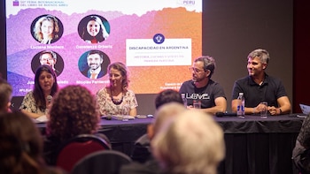 Debate sobre discapacidad en la Feria del Libro: “Hay veces que las barreras más grandes son las personas y son más duras que una pared”