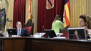 Fiscalía acusa a Le Senne (Vox) de "vulnerar derechos fundamentales" de dos diputadas del PSIB al expulsarlas del pleno
