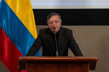 El presidente Gustavo Petro señala que empresas privadas con antecedentes judiciales manejan el código fuente del sistema electoral colombiano - crédito Europa Press