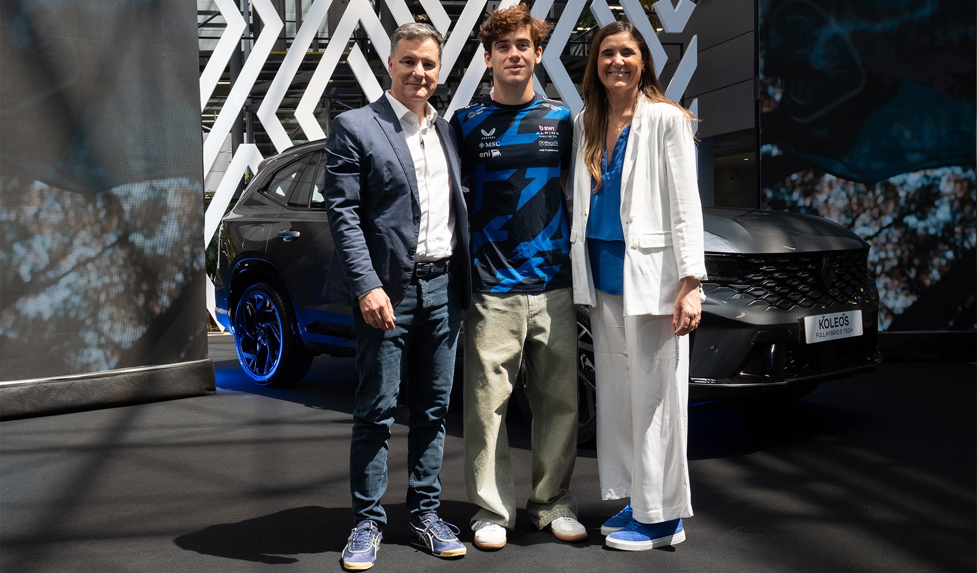 Franco Colapinto estuvo acompañado por Pablo Sibila, CEO de Renault, y María Catarineu, su mánager
