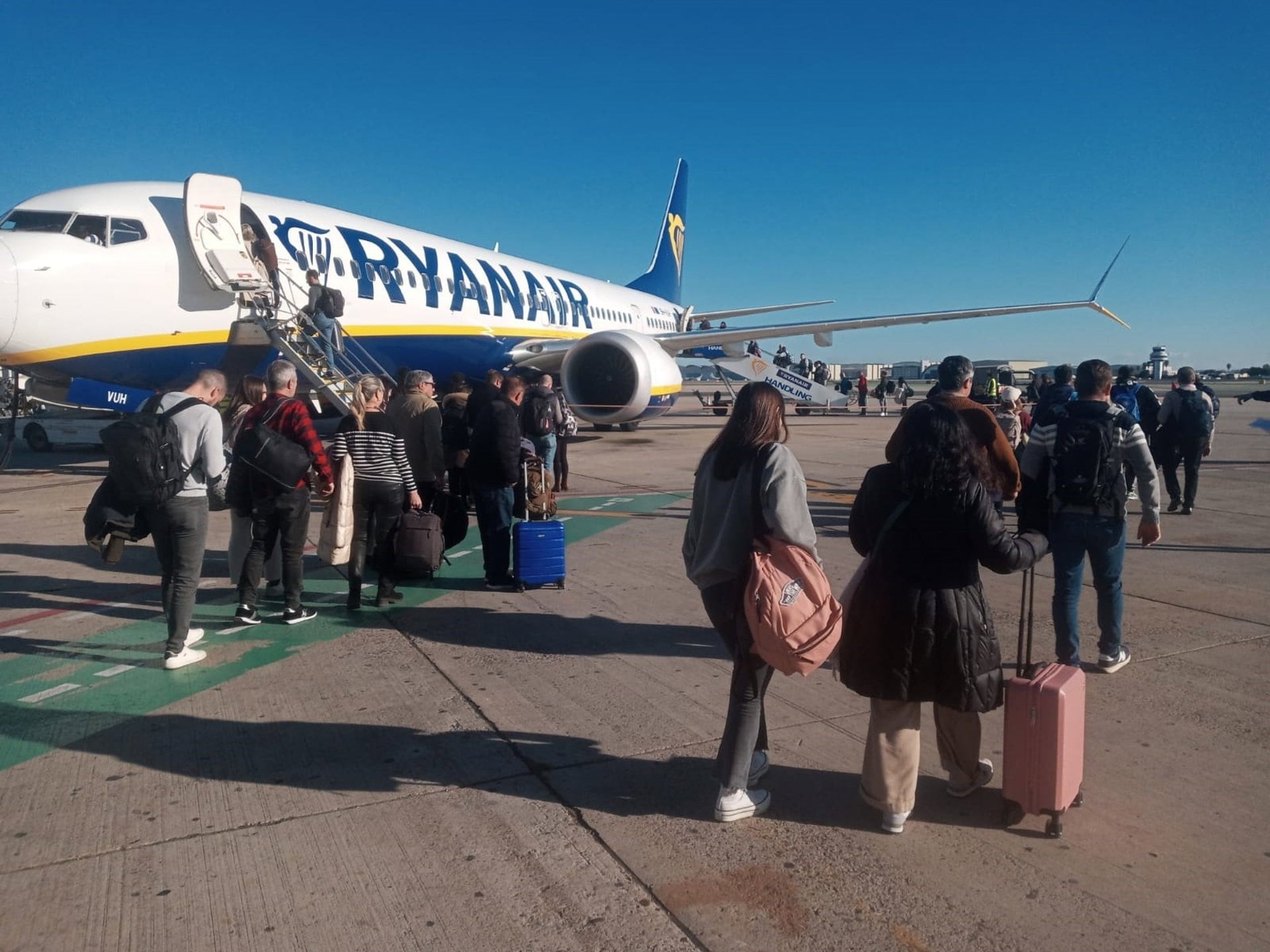 Pasajeros de un vuelo de Ryanair.
(A.G./EUROPA PRESS)