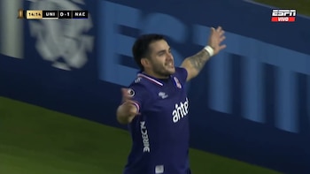 José Carabalí propició un absurdo penal que acabó en gol de Maxi Gómez en Universitario vs Nacional por fecha 3 de la Copa Libertadores 2026