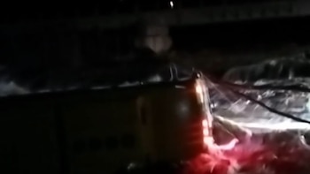 Un autobús que transitaba de Izabal a Ciudad de Guatemala cae al río Túnico y deja a más de 20 asistidos