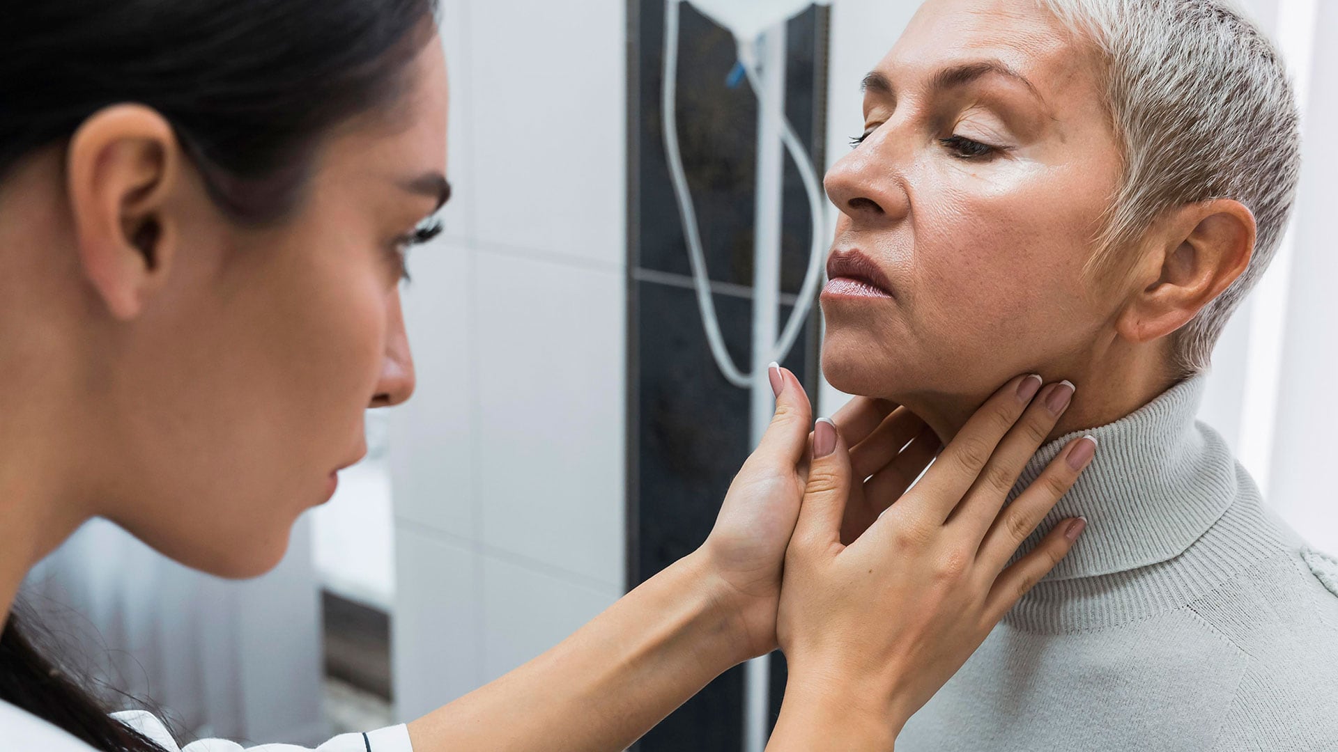 Una úlcera o lesión en la boca que no cura en una semana o diez días exige una consulta médica por cáncer de cabeza y cuello (Freepik)