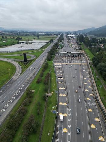 Las obras incluyen dos nuevos carriles mixtos por sentido, un carril exclusivo para TransMilenio y la adecuación de ciclorrutas y andenes entre las calles 191 y 235 - crédito Jorge Emilio Rey/X