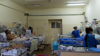 Terapias colapsadas, escasez de vacunas