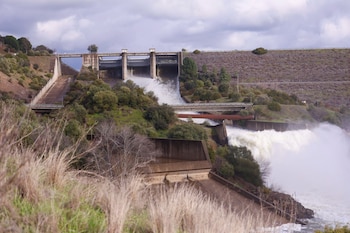La presa del embalse de