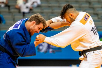 Fabio Basile (blanco) y Salvador