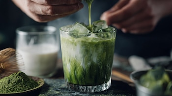 Matcha latte helado, preparación sencilla