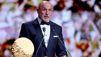 Luis de la Fuente gana por primera vez el Trofeo Johan Cruyff a mejor entrenador del año: la mente que conquistó el Mundial 2026 y consiguió la segunda estrella de España