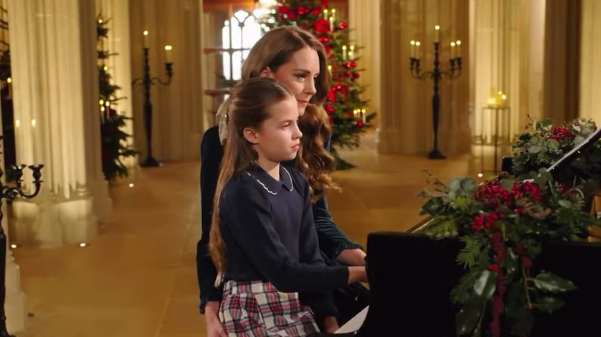 Kate Middleton y su hija Charlote en el del tradicional servicio de villancicos ‘Together at Christmas’. (Kensington Palace)