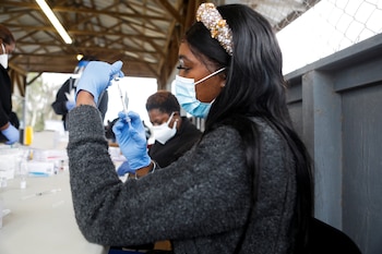 Una trabajadora de la salud