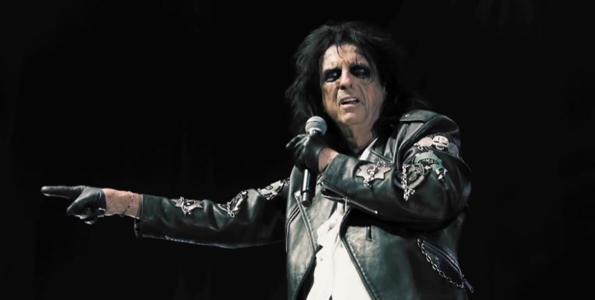 La confesión de Cooper destaca la diferencia entre su personaje público y su vida privada (Captura de pantalla: YouTube)