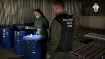 Personal de investigación revisa la distribución de alcohol en Orenburgo (Reuters)