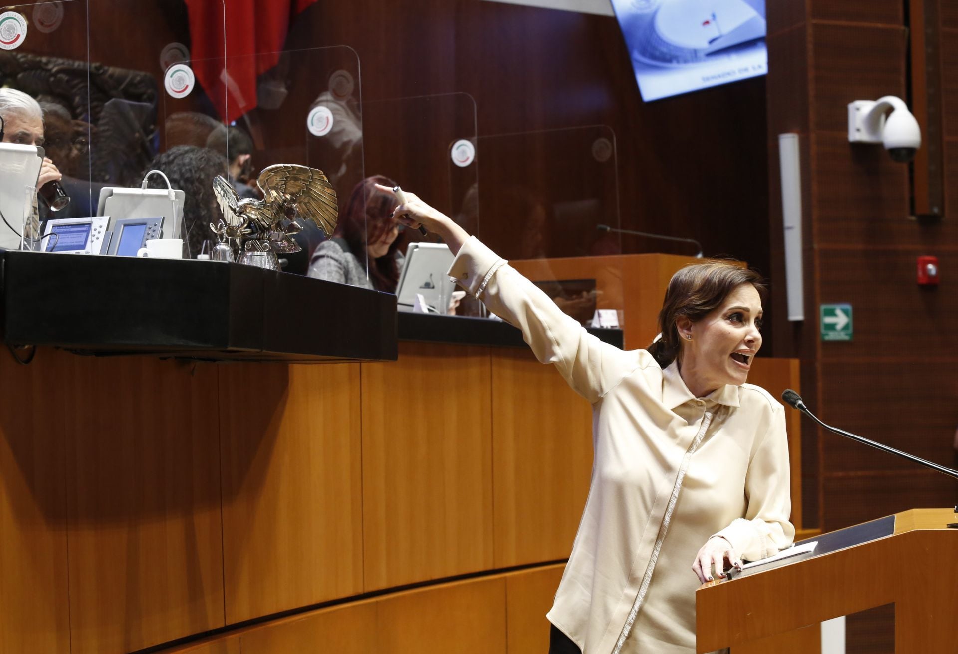 Lilly Téllez acusa a la 4T de proteger a “narcopolíticos” y rechaza el encarcelamiento del exfiscal de Chihuahua