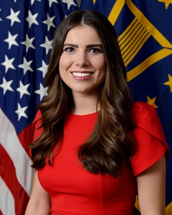Fox News reveló declaraciones de
Kingsley Wilson, secretaria de Prensa del Departamento de Guerra de EEUU. Crédito: Departamento de Guerra de los EEUU