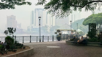 La contaminación del aire en Sarawak también alcanzó a Kuching, donde el índice oficial llegó a 311 y quedó en un nivel peligroso para la salud (AP)