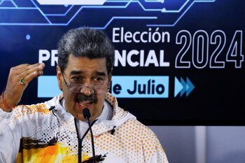 Nicolás Maduro, al registrarse como