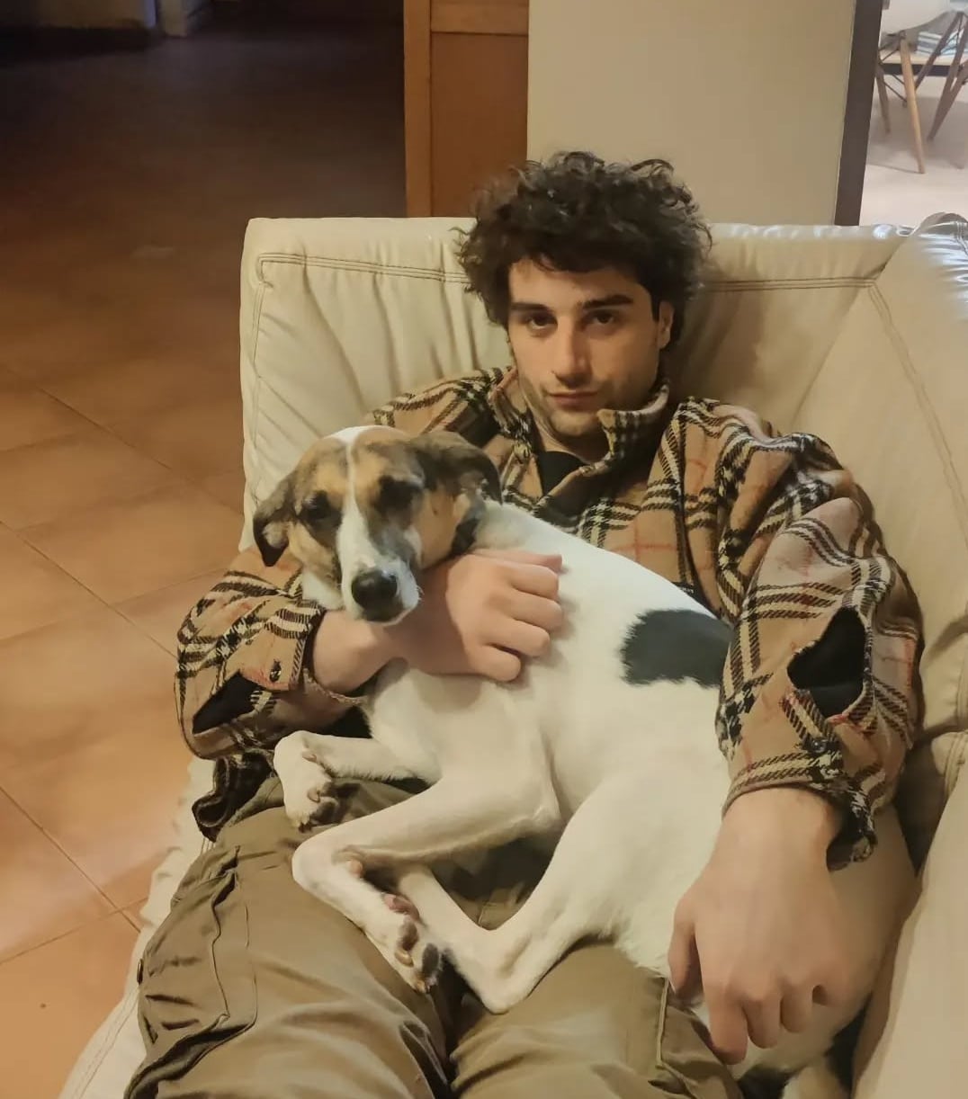 El uruguayo resalta el talento y la creatividad de la industria audiovisual argentina, diferenciando la falta de recursos de la calidad artística