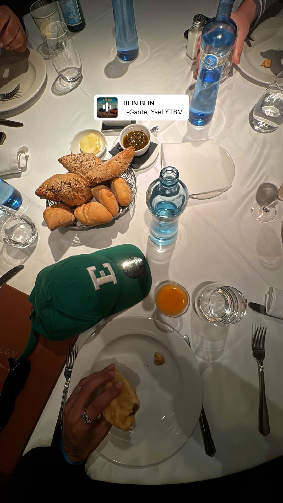 Desde su llegada, el músico compartió el lado gastronómico de su viaje