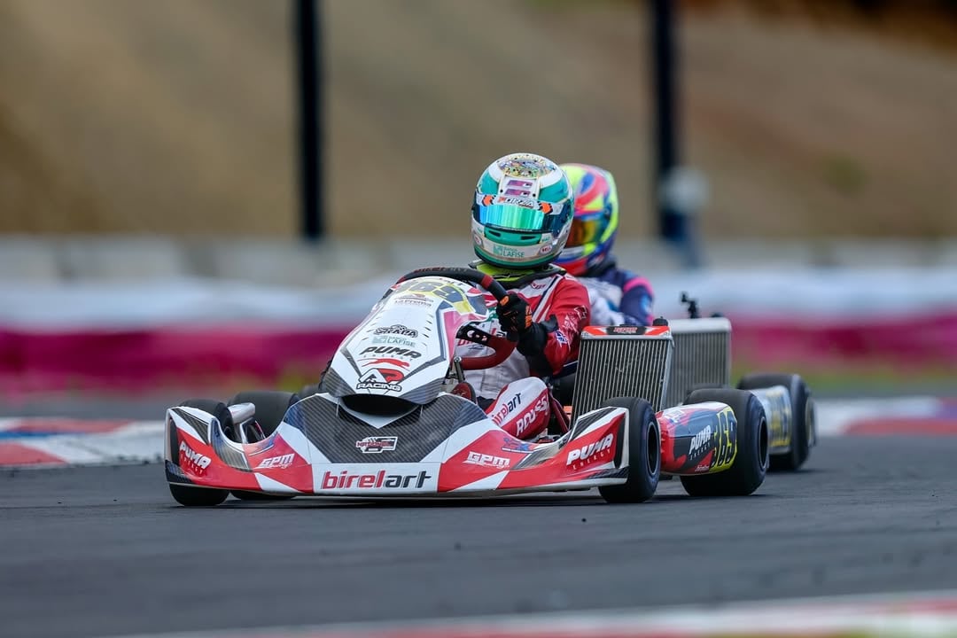 En acción sobre el karting. Fue noveno en su categoría en el Mundial corrido en Suecia (@gianmatteorousseau)