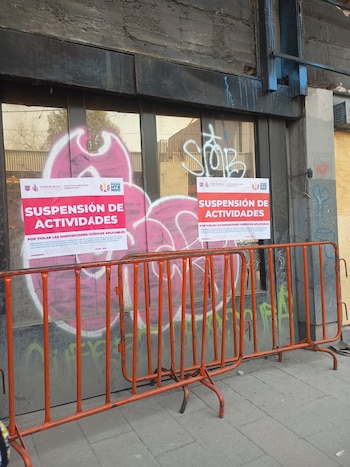 Dos avisos de "Suspensión de