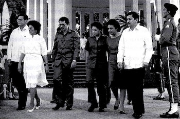 Leticia Herrera, de blanco, durante