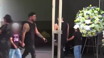 Bryan Torres llegó al velorio de la bisabuelita de Samahara Lobatón.