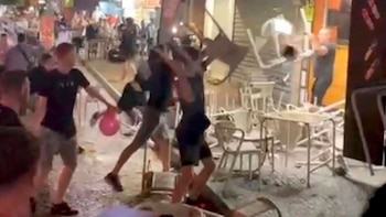 Los turistas arremetieron contra las