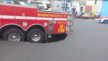 Camión de bombero se hunde