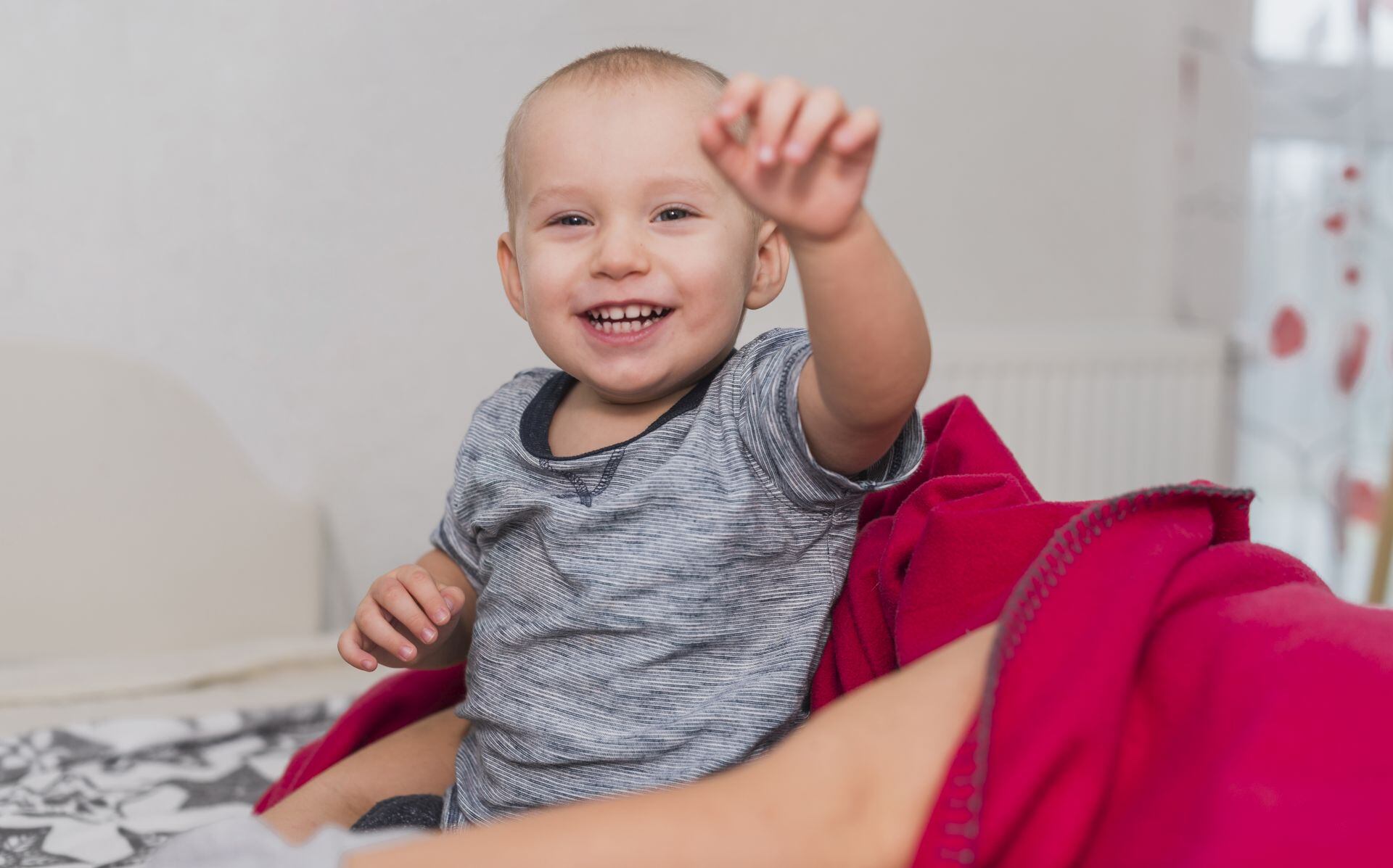 La conmemoración anual subraya la relevancia de reconocer esta alteración genética, que incide en los recién nacidos y demanda recursos médicos, apoyo familiar y atención institucional, según organismos y asociaciones de pacientes (Freepik)