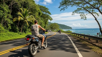 Conducir sin casco le costó una multa a casi 4,000 motociclistas este año en Costa Rica