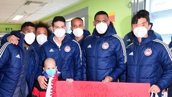 James Rodríguez llevó regalos a