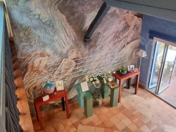 Pared del salón con un