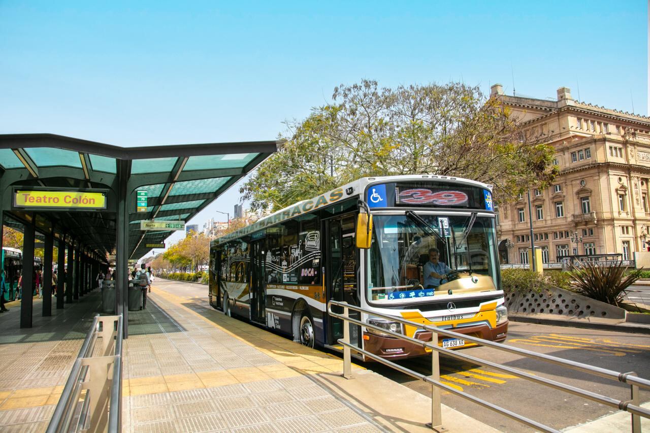 Para viajar gratis en colectivo durante La Noche de los Museos se requiere un pase especial descargable desde la web oficial del evento (GCBA)