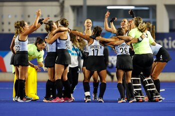 Las Leonas celebran la medalla