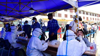 Familias encerradas, hospitales abarrotados y