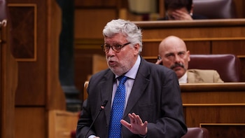 Agustín Santos (Sumar) ve "un escádalo" la 'prioridad nacional' y vaticina que acabará a los tribunales