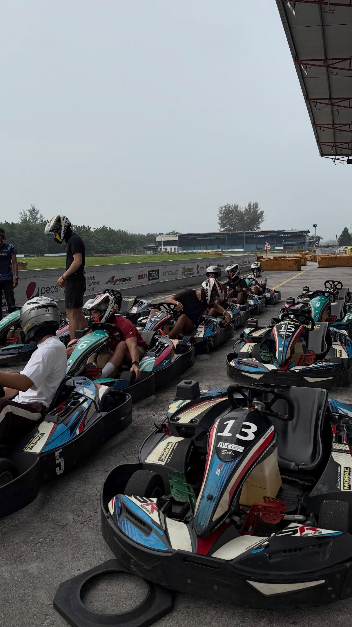 Piastri, Russell, Albon, Sainz, Bearman y Bortoleto, listos para una competencia de karts