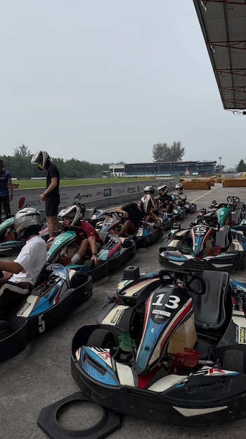 Pilotos de la Fórmula 1 compitieron en karting antes del Gp de Malasia