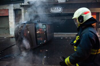 Dos autos fueron prendidos fuego