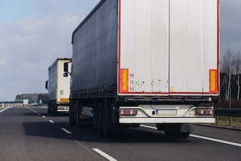 Uno de los efectos más relevantes para el sector del transporte por carretera es la reconfiguración de los flujos internacionales de diésel y gasoil (Foto: Shutterstock)