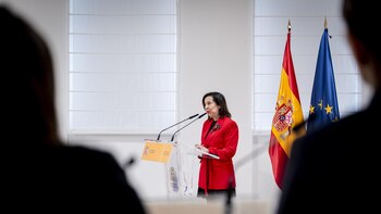 Robles confirma el cierre del espacio aéreo y alega que la guerra de Irán es "profundamente ilegal e injusta"