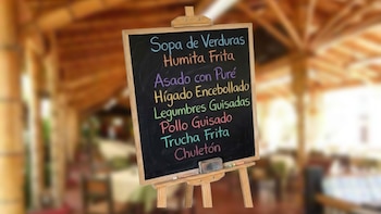 Multan a restaurante por no colocar precios a los platos de su carta: local argumentó que fiscalizadores llegaron antes de que abrieran