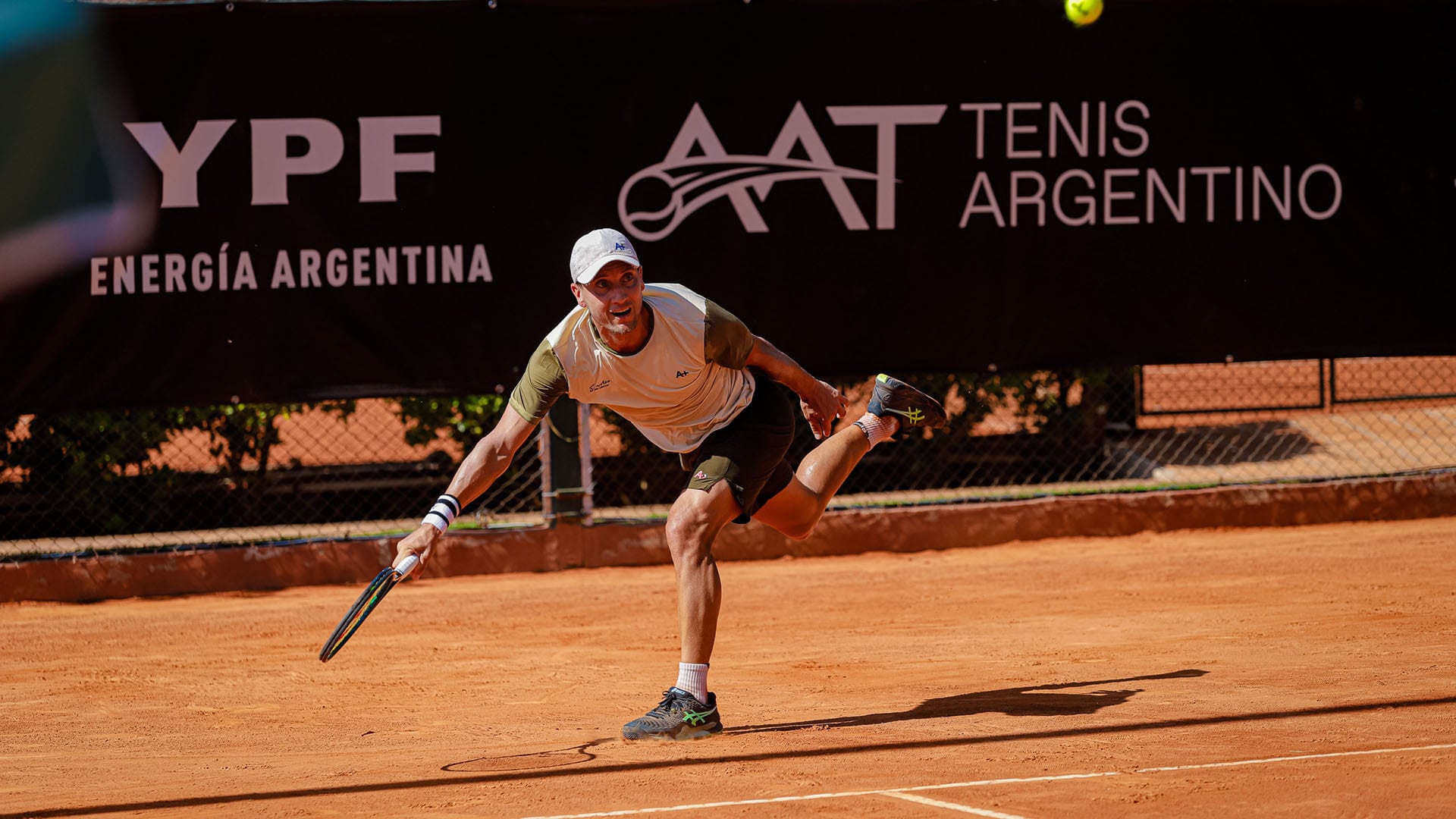 Renzo Olivo reapareció en el circuito profesional durante el ATP Challenger Tenis Club Argentino, tras seis meses de pausa en su carrera (Crédito: Prensa AAT)
